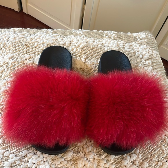 Fox Fur Slides - Picture 1 of 4